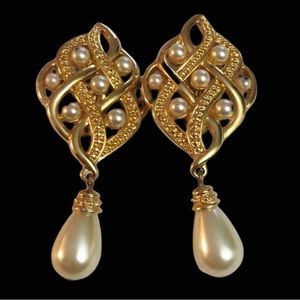 ✨RARE Vintage Swarovski Clip On Earrings